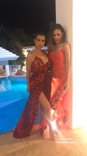 Kourtney Kardashian feet photo thumbnail