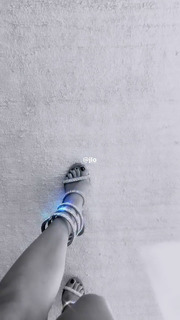 Kourtney Kardashian feet photo thumbnail