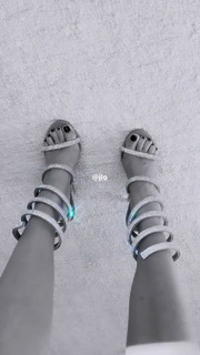 Kourtney Kardashian feet photo thumbnail