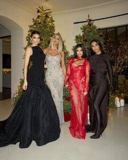 Kourtney Kardashian feet photo thumbnail