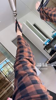 Kourtney Kardashian feet photo thumbnail