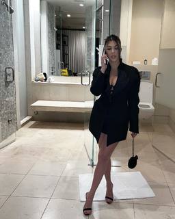 Kourtney Kardashian feet photo thumbnail