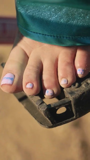 Kourtney Kardashian feet photo thumbnail