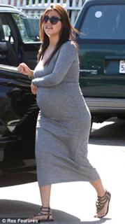 Kourtney Kardashian feet photo thumbnail