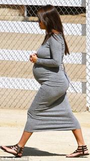 Kourtney Kardashian feet photo thumbnail