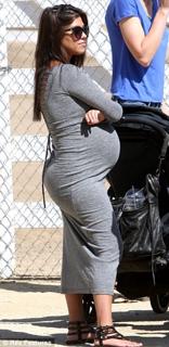 Kourtney Kardashian feet photo thumbnail