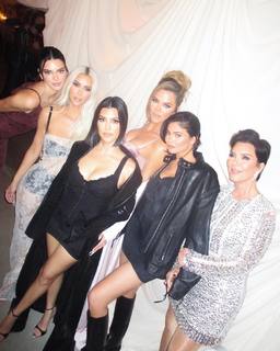 Kourtney Kardashian feet photo thumbnail
