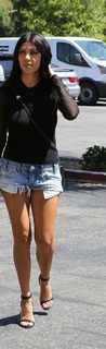 Kourtney Kardashian feet photo thumbnail