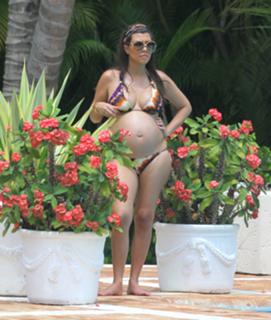 Kourtney Kardashian feet photo thumbnail