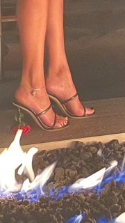 Kourtney Kardashian feet photo thumbnail