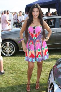 Kourtney Kardashian feet photo thumbnail