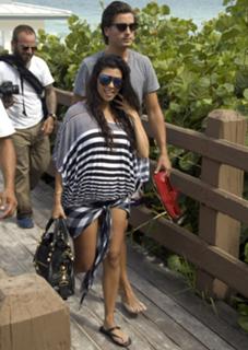 Kourtney Kardashian feet photo thumbnail