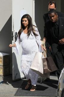 Kourtney Kardashian feet photo thumbnail