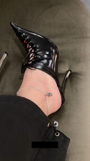 Kourtney Kardashian feet photo thumbnail