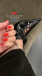 Kourtney Kardashian feet photo thumbnail