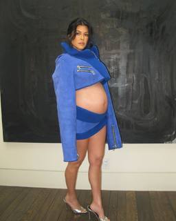 Kourtney Kardashian feet photo thumbnail