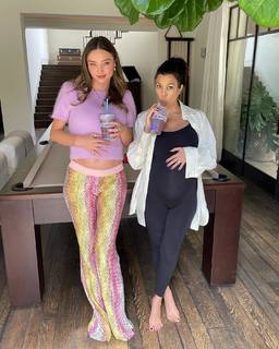 Kourtney Kardashian feet photo thumbnail