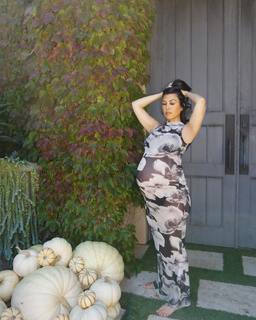 Kourtney Kardashian feet photo thumbnail