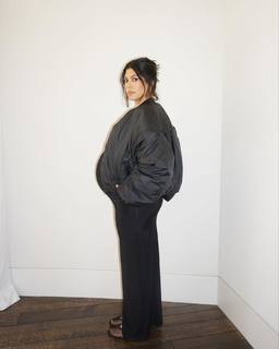 Kourtney Kardashian feet photo thumbnail