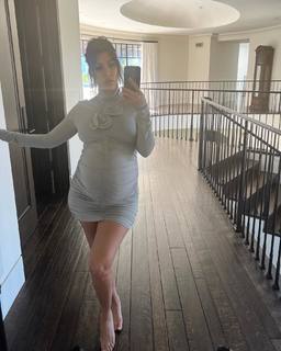 Kourtney Kardashian feet photo thumbnail