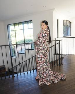 Kourtney Kardashian feet photo thumbnail
