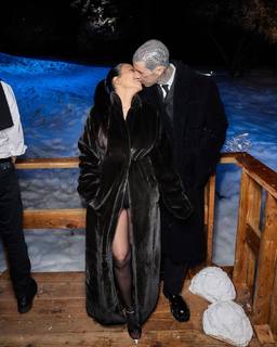 Kourtney Kardashian feet photo thumbnail
