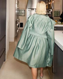 Kourtney Kardashian feet photo thumbnail
