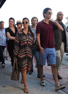 Kourtney Kardashian feet photo thumbnail