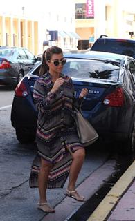 Kourtney Kardashian feet photo thumbnail