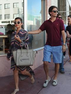 Kourtney Kardashian feet photo thumbnail