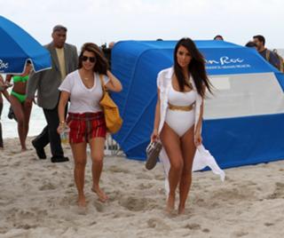 Kourtney Kardashian feet photo thumbnail