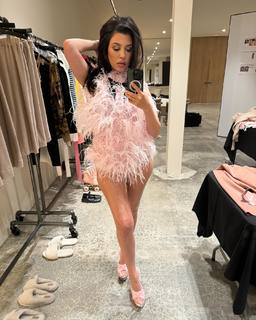 Kourtney Kardashian feet photo thumbnail