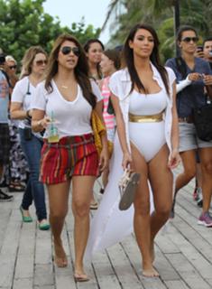 Kourtney Kardashian feet photo thumbnail