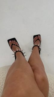 Kourtney Kardashian feet photo thumbnail
