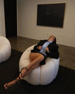 Kourtney Kardashian feet photo thumbnail