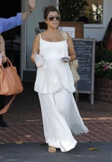 Kourtney Kardashian feet photo thumbnail