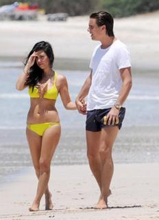 Kourtney Kardashian feet photo thumbnail
