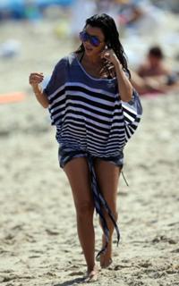 Kourtney Kardashian feet photo thumbnail