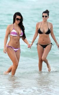 Kourtney Kardashian feet photo thumbnail
