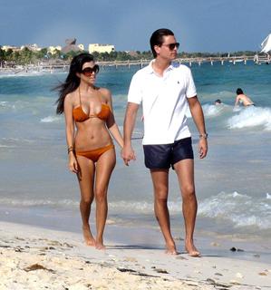 Kourtney Kardashian feet photo thumbnail
