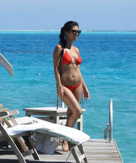 Kourtney Kardashian feet photo thumbnail