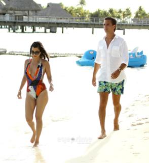 Kourtney Kardashian feet photo thumbnail