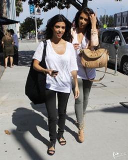 Kourtney Kardashian feet photo thumbnail