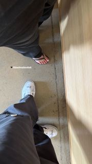 Kourtney Kardashian feet photo 12