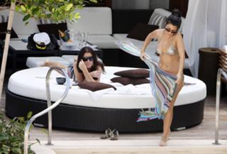 Kourtney Kardashian feet photo thumbnail