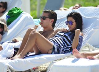 Kourtney Kardashian feet photo thumbnail
