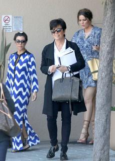 Kourtney Kardashian feet photo thumbnail