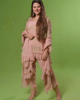 Kratika Sengar feet photo 5