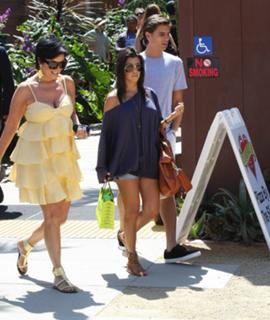 Kris Jenner feet photo thumbnail