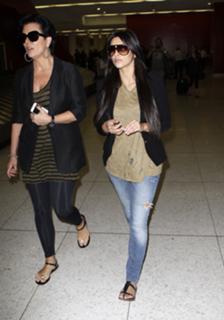 Kris Jenner feet photo thumbnail